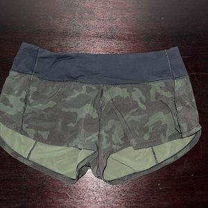 Lulu lemon speed up shorts size 4 in green camo